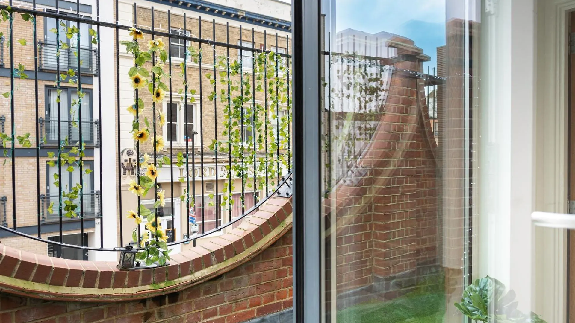 Bartlett House With Terrace Near Greenwich London Holiday home
