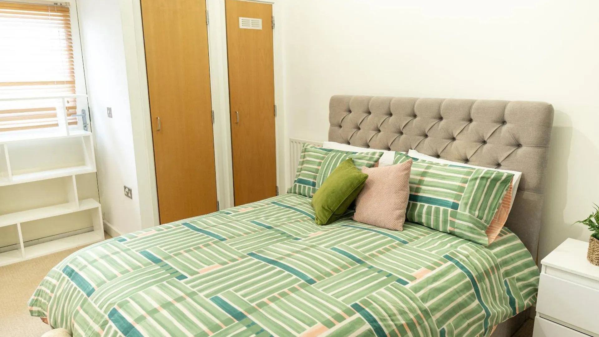 Bartlett House With Terrace Near Greenwich London Holiday home