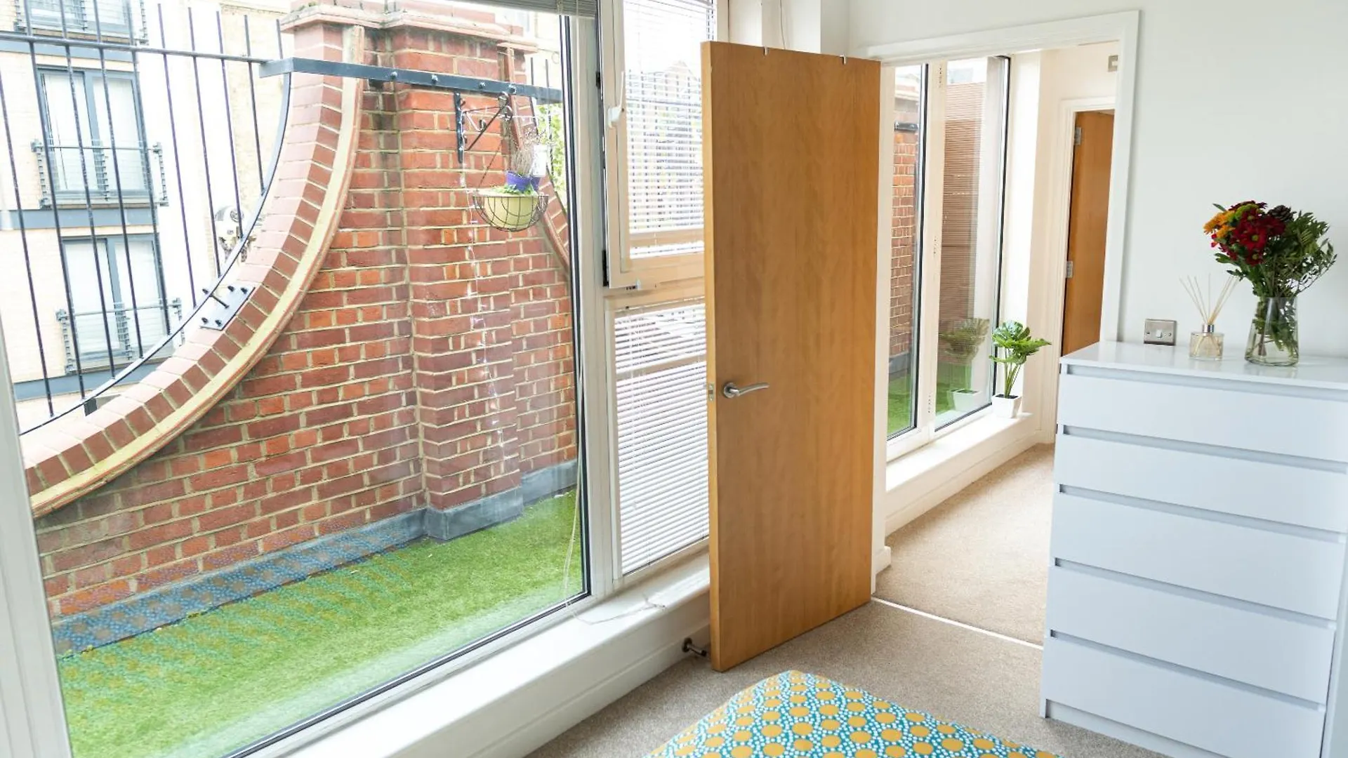 Bartlett House With Terrace Near Greenwich London United Kingdom