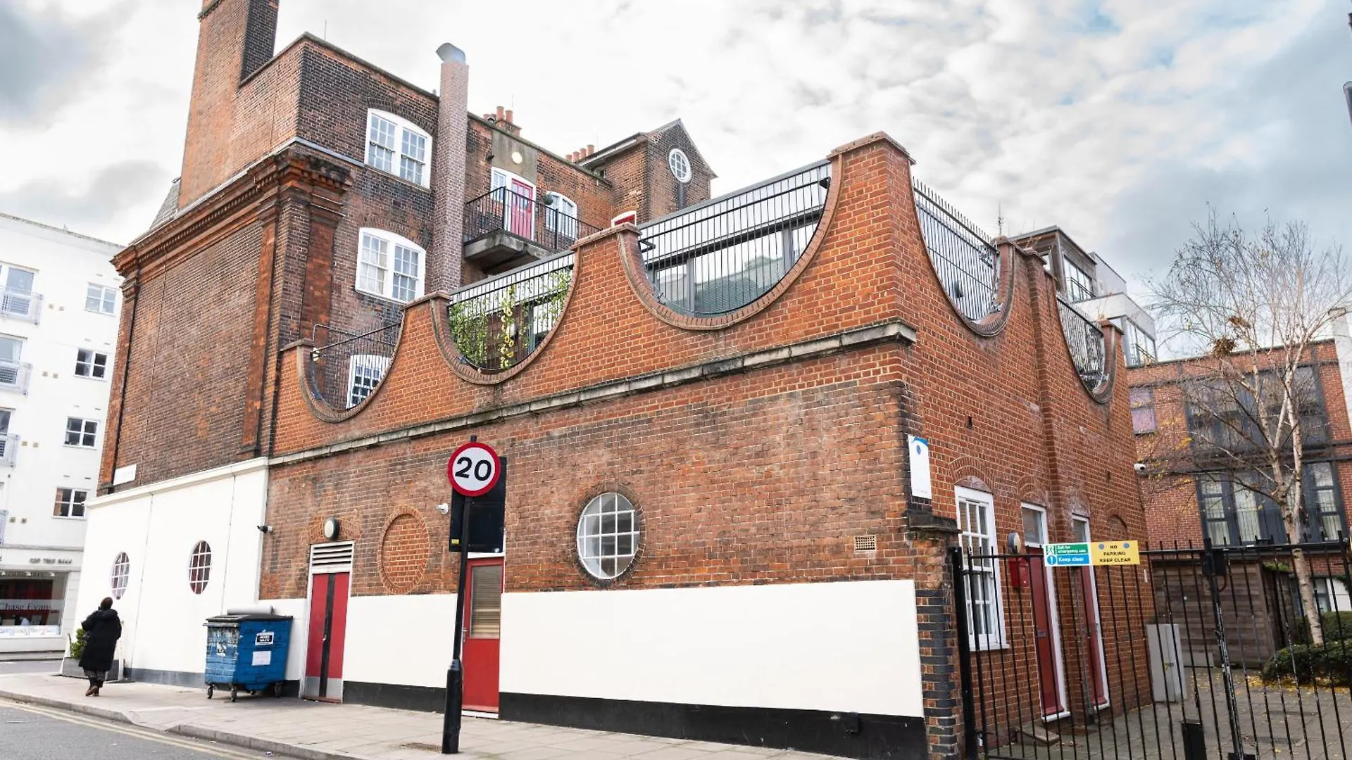 Bartlett House With Terrace Near Greenwich London